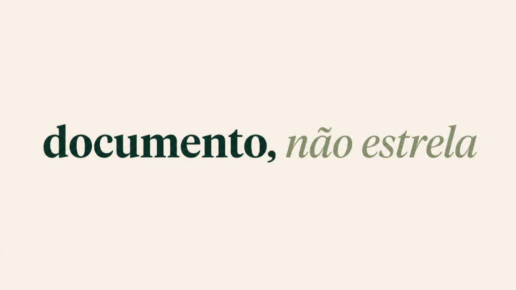 Tipografia editorial em serif sobre fundo creme com a expressão "documento, não estrela" em destaque sage, simbolizando que avaliações no Google são corpo de texto e não apenas pontuação
