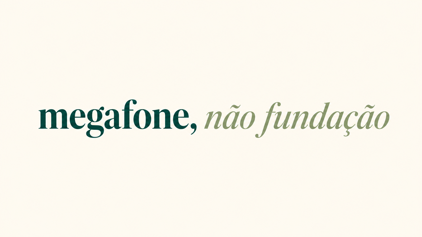 Tipografia editorial em serif sobre fundo creme com a expressão "megafone, não fundação" em destaque sage, simbolizando que Google Ads amplifica reputação existente mas não substitui construção de autoridade médica
